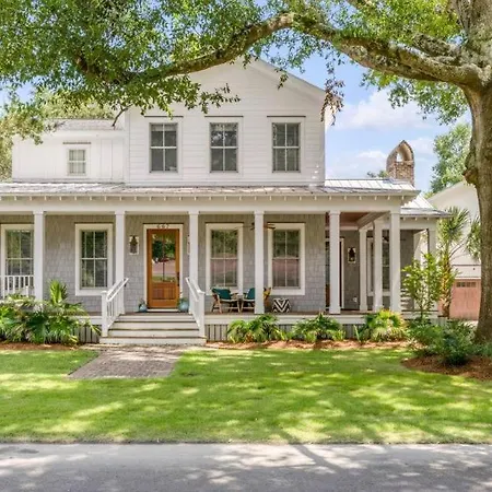Adluh Abode- Old Village- 5 Mins To Beach & Dtwn